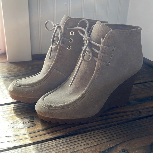 Michael Kors Rory Wedge Women's Boots - Picture 2 of 7